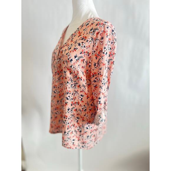 MOTHERHOOD FLORAL PATTERN V-NECK BUTTON DOWN TWO CHEST POCKETS MATERNITY BLOUSE - Picture 2 of 11